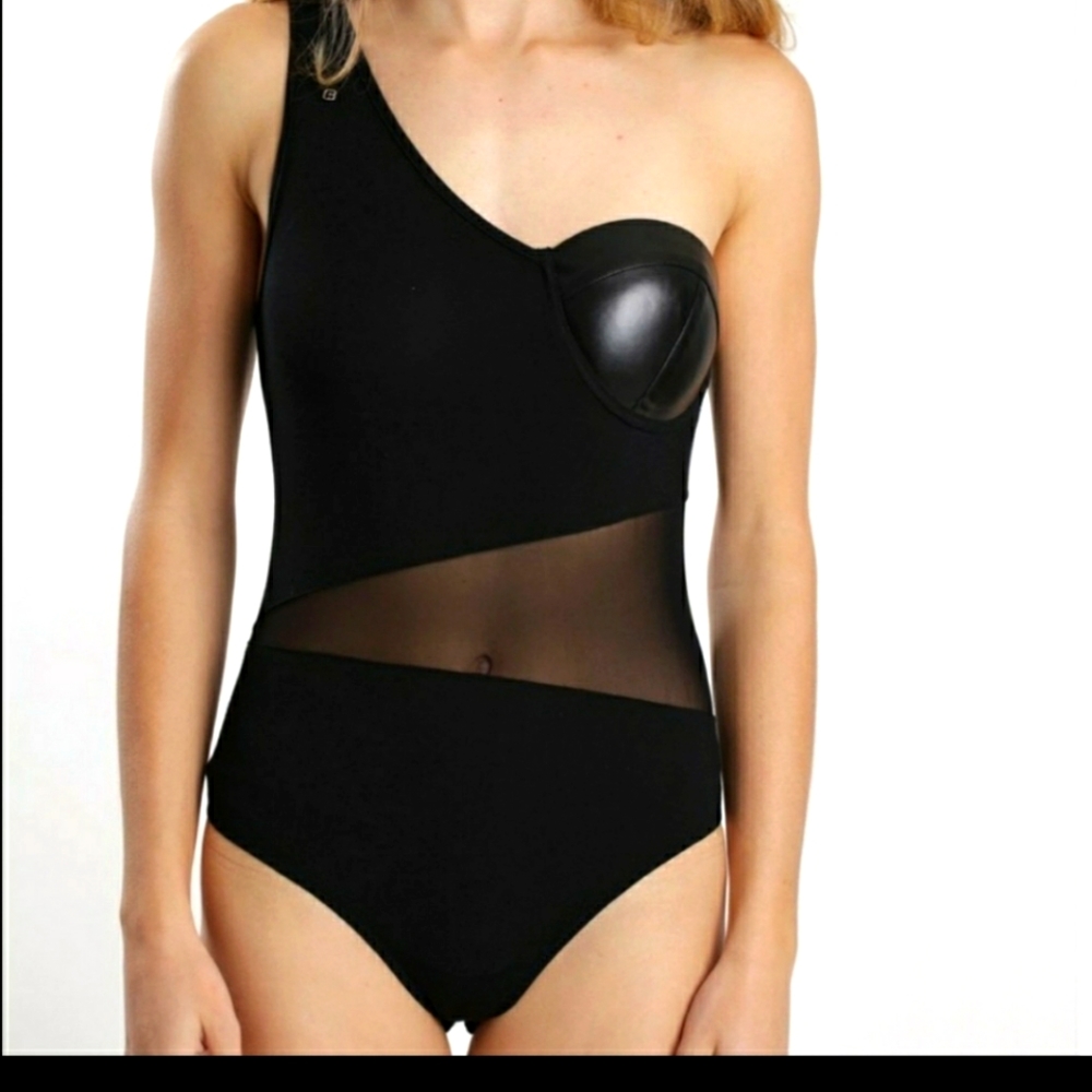 DREAM BANDITS One Shoulder Black
